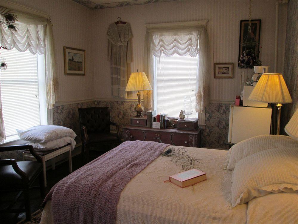 Yellow Turtle Inn New Windsor Экстерьер фото
