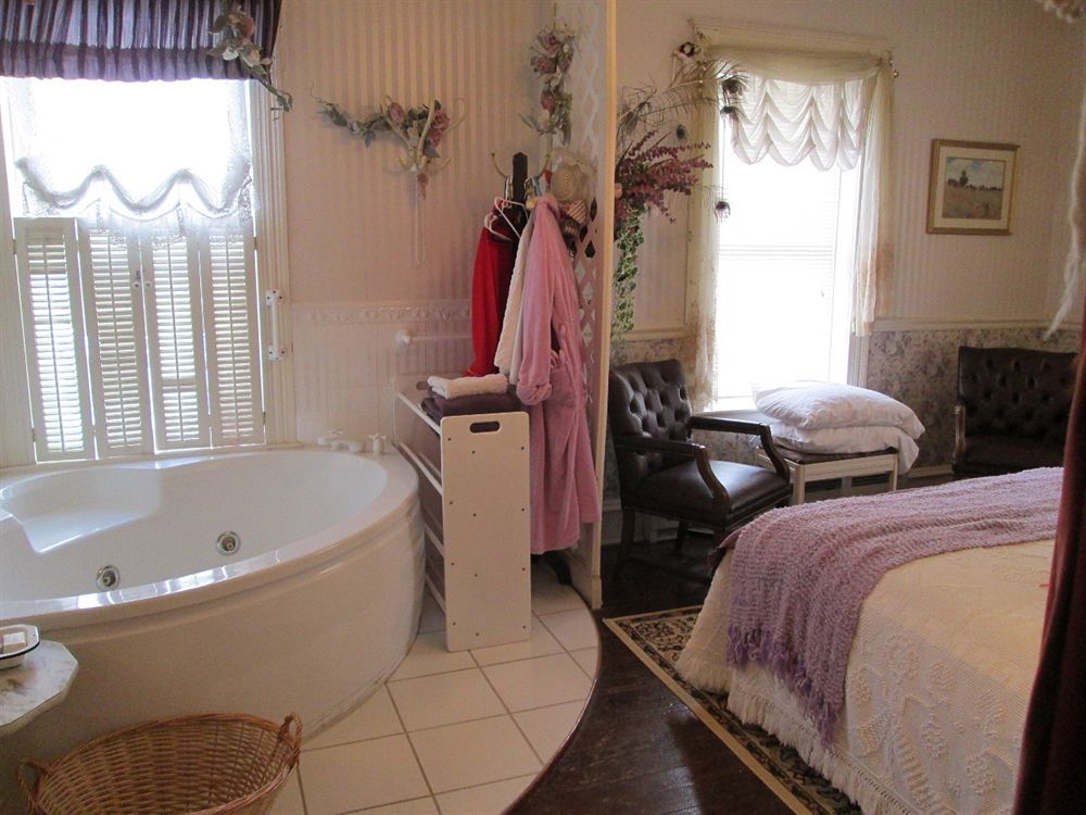 Yellow Turtle Inn New Windsor Экстерьер фото